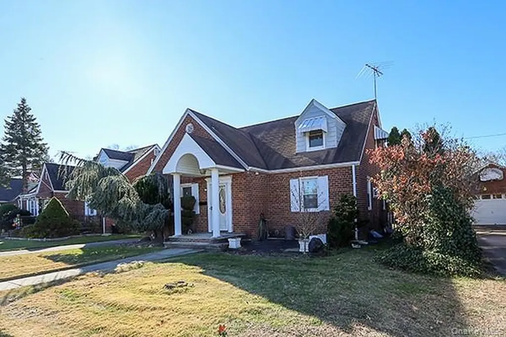 665 Foch Boulevard Williston Park NY 11596