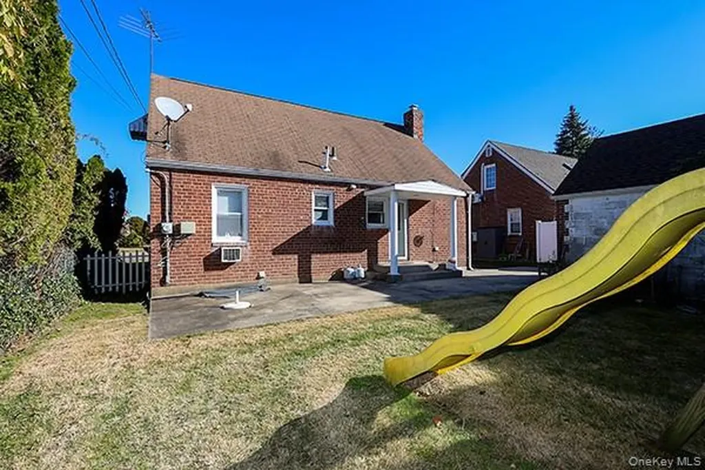 665 Foch Boulevard Williston Park NY 11596