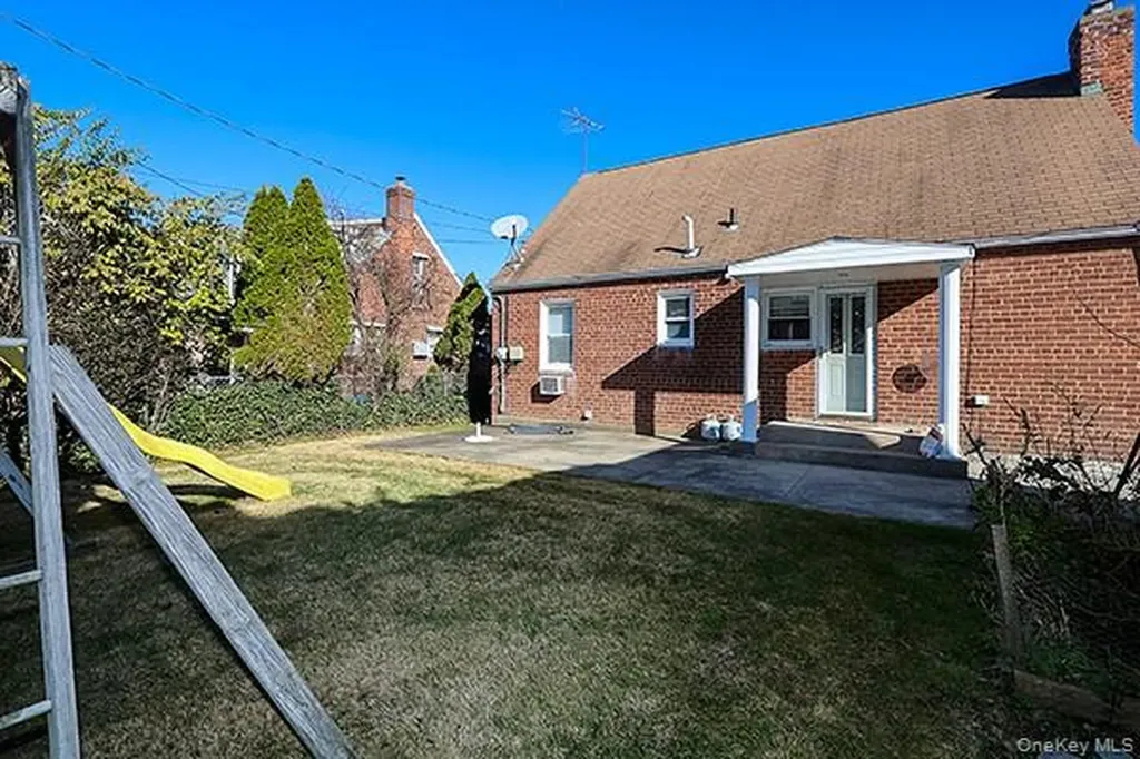 665 Foch Boulevard Williston Park NY 11596