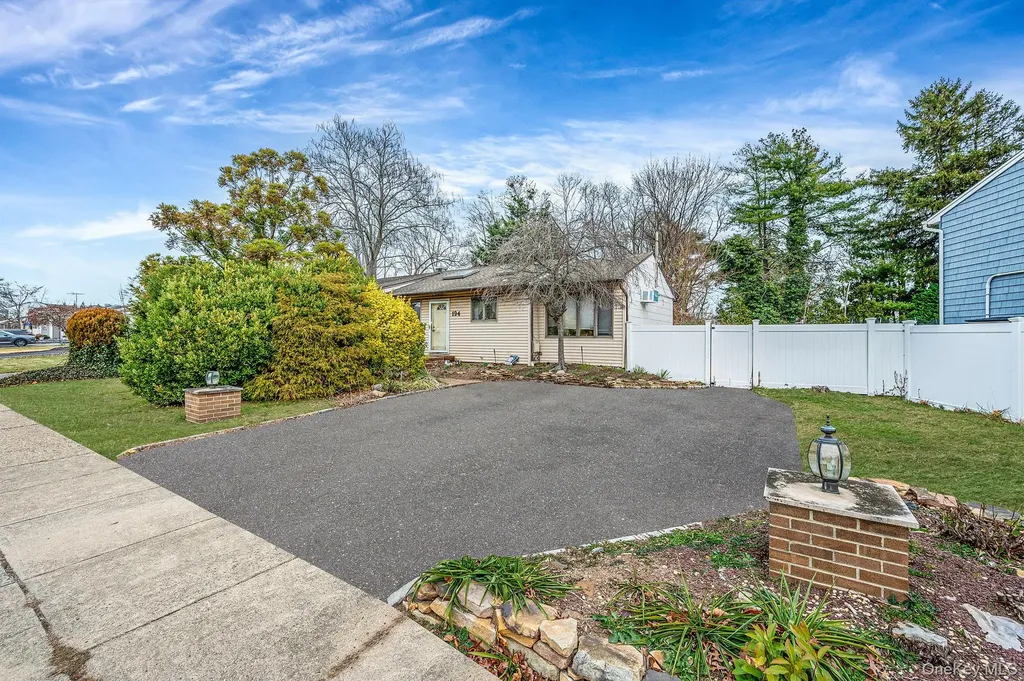 194 Central Park Road Plainview NY 11803
