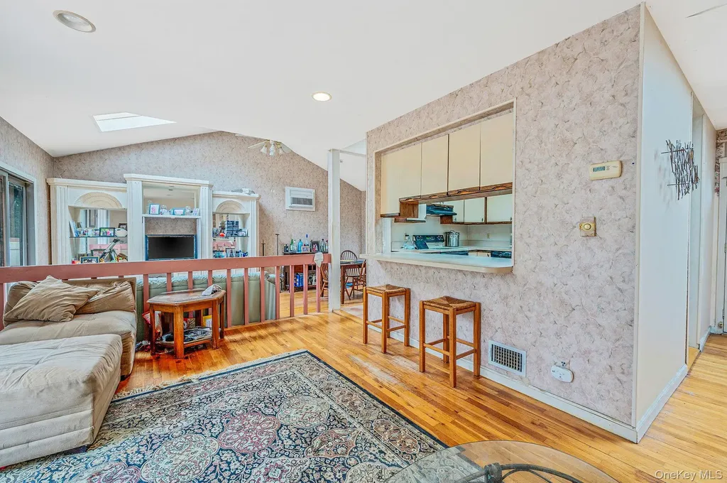 194 Central Park Road Plainview NY 11803