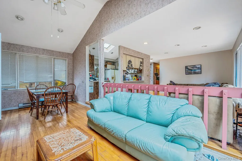 194 Central Park Road Plainview NY 11803