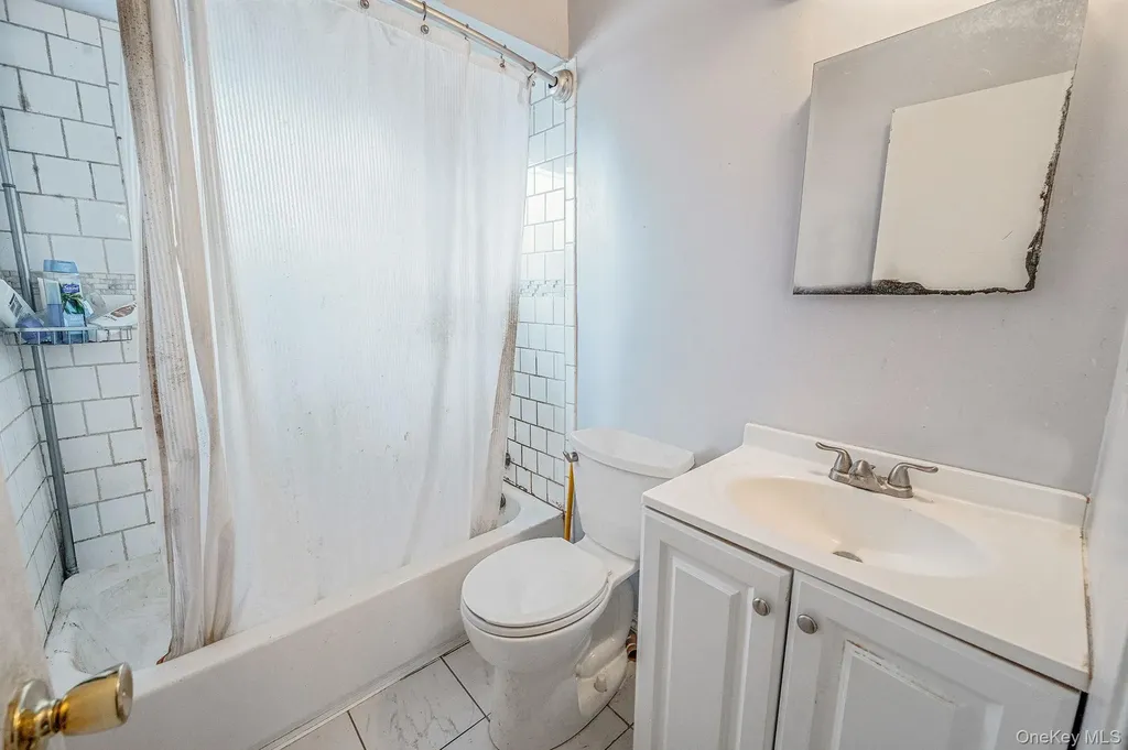 194 Central Park Road Plainview NY 11803