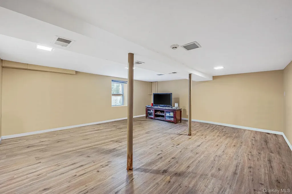 194 Central Park Road Plainview NY 11803