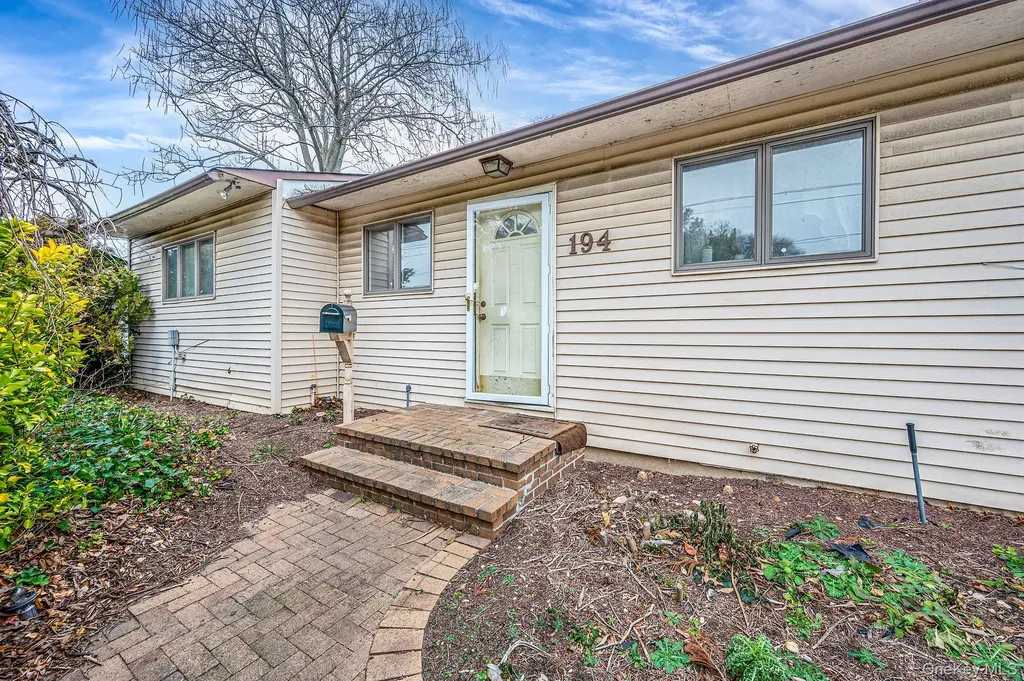 194 Central Park Road Plainview NY 11803
