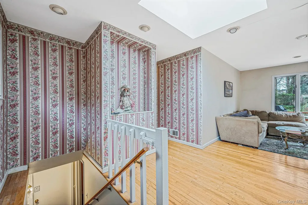 194 Central Park Road Plainview NY 11803