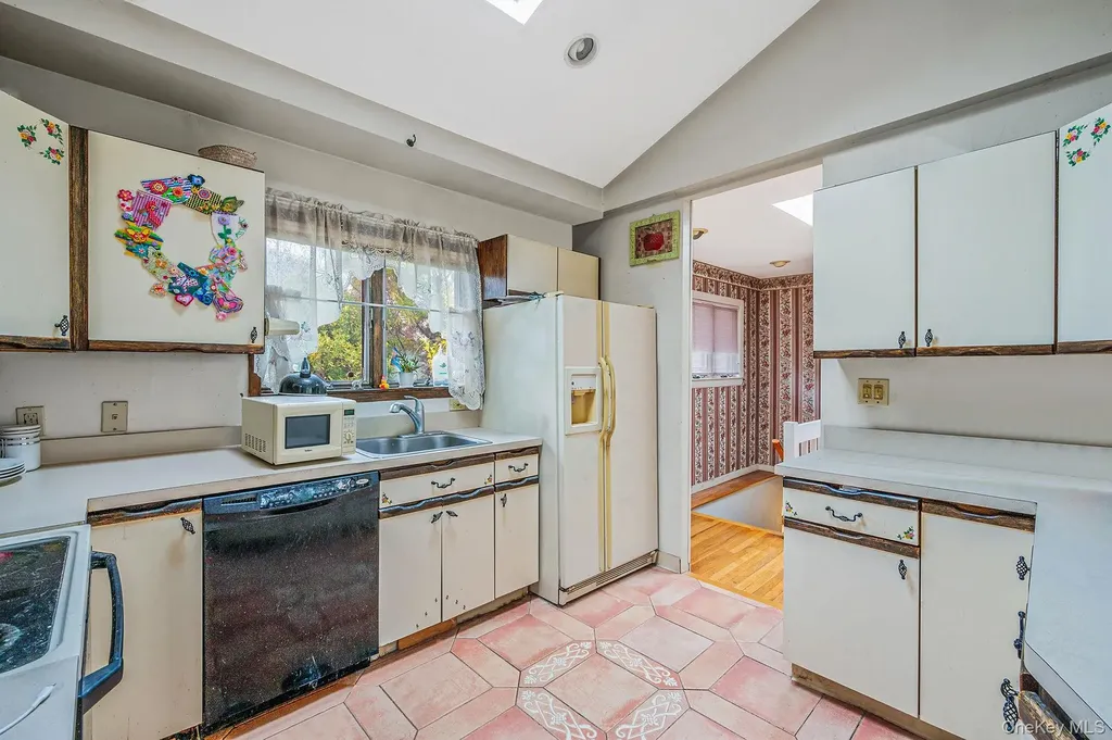 194 Central Park Road Plainview NY 11803