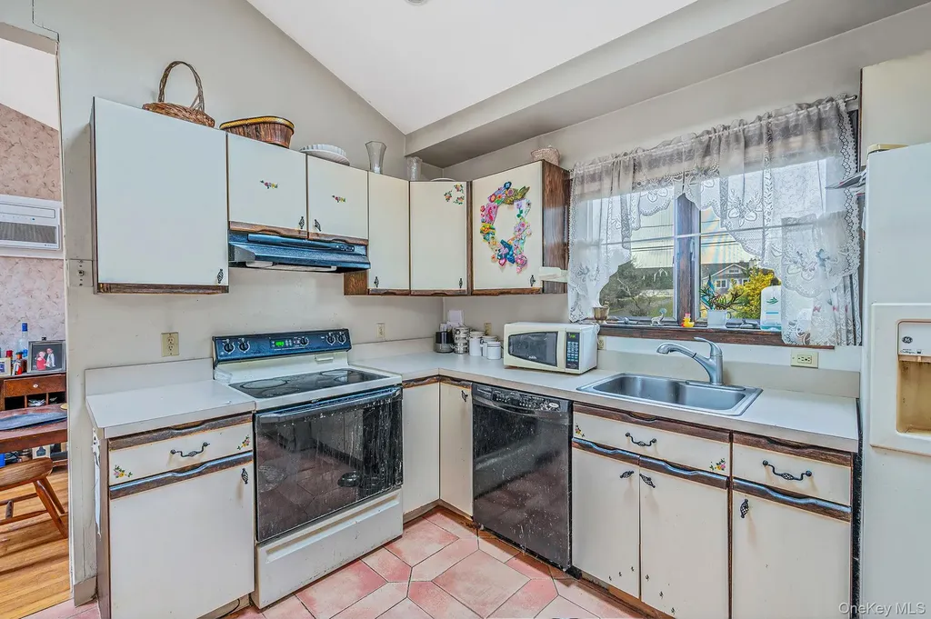 194 Central Park Road Plainview NY 11803