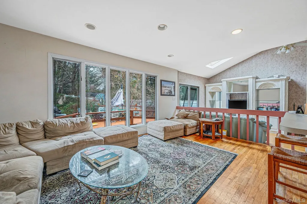 194 Central Park Road Plainview NY 11803