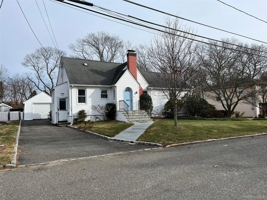 7 Floyd Place East Norwich NY 11732