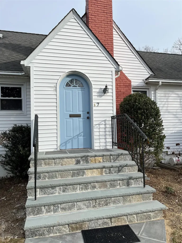 7 Floyd Place East Norwich NY 11732