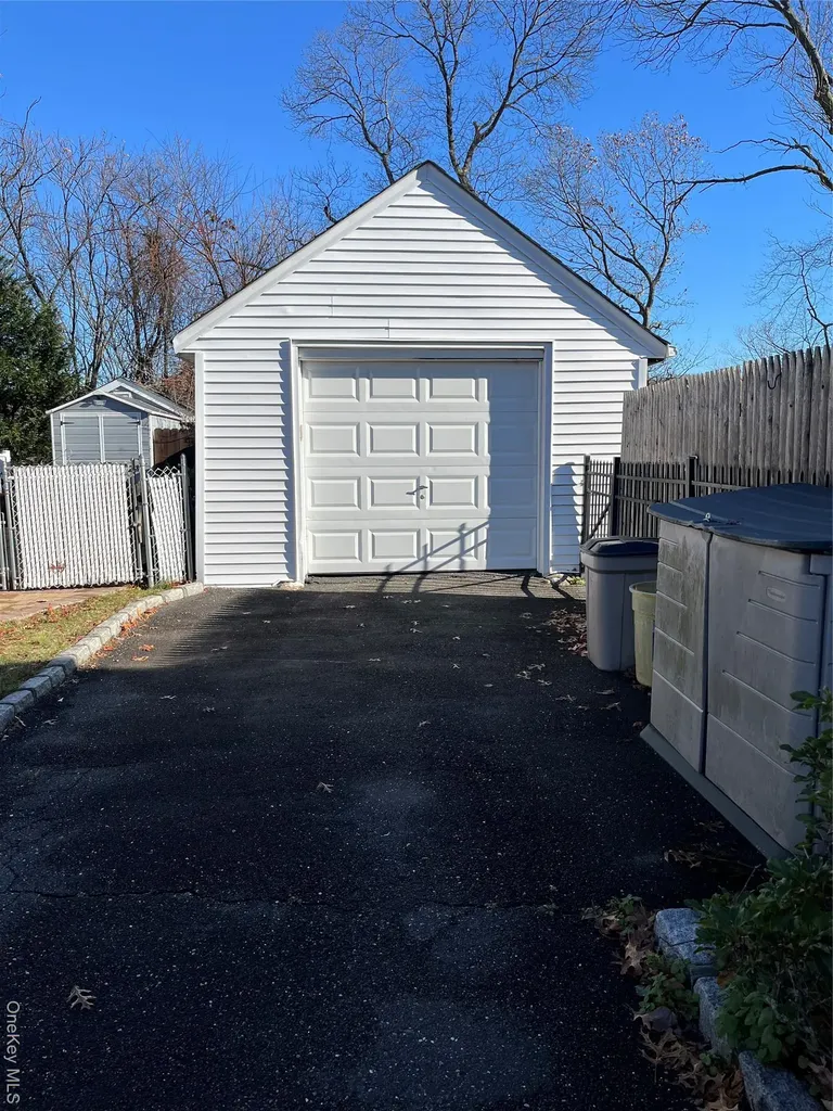 7 Floyd Place East Norwich NY 11732