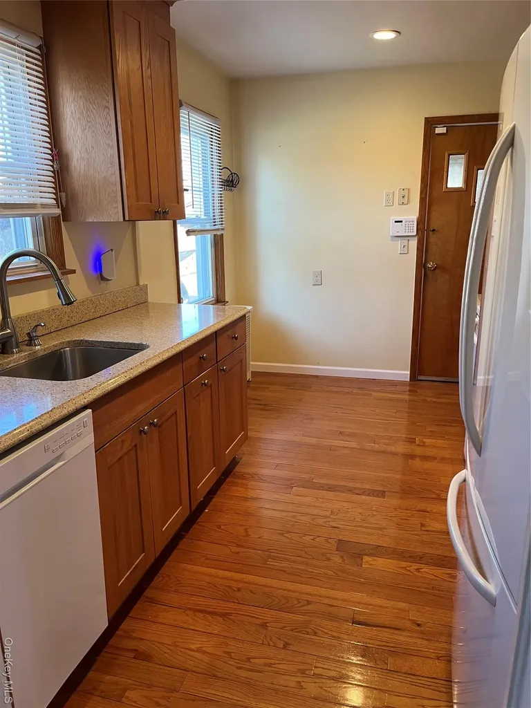 7 Floyd Place East Norwich NY 11732