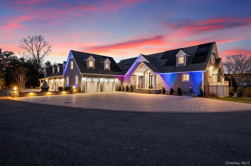 19 W Tiana Road Hampton Bays NY 11946