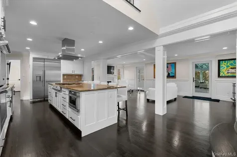 19 W Tiana Road Hampton Bays NY 11946