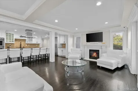 19 W Tiana Road Hampton Bays NY 11946
