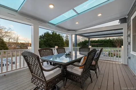 19 W Tiana Road Hampton Bays NY 11946