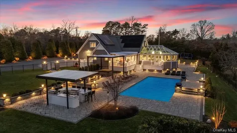 19 W Tiana Road Hampton Bays NY 11946
