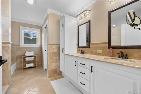 19 W Tiana Road Hampton Bays NY 11946