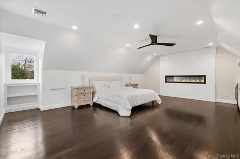 19 W Tiana Road Hampton Bays NY 11946