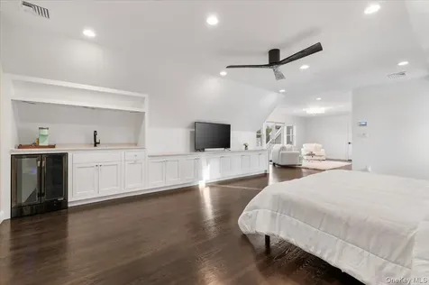 19 W Tiana Road Hampton Bays NY 11946