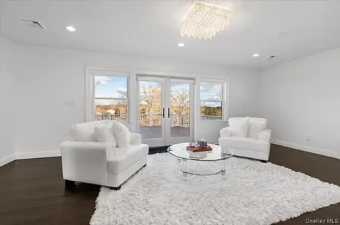 19 W Tiana Road Hampton Bays NY 11946