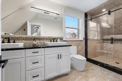 19 W Tiana Road Hampton Bays NY 11946