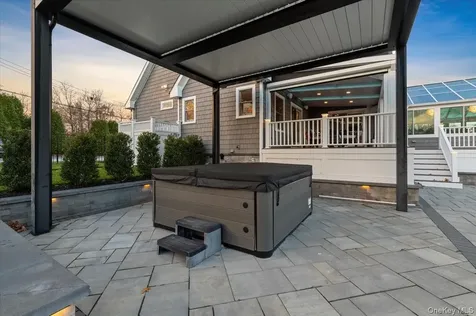 19 W Tiana Road Hampton Bays NY 11946