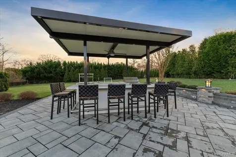 19 W Tiana Road Hampton Bays NY 11946
