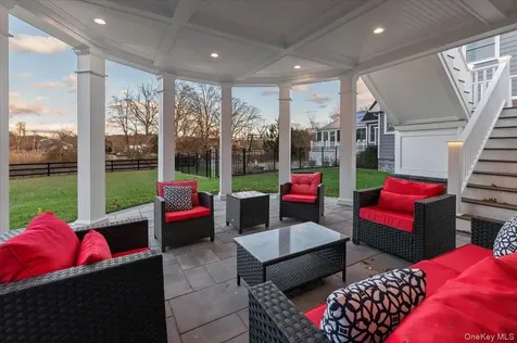 19 W Tiana Road Hampton Bays NY 11946