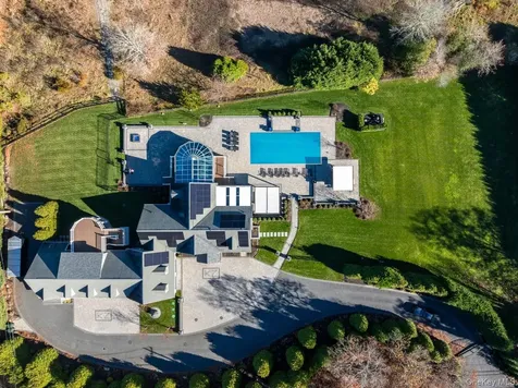 19 W Tiana Road Hampton Bays NY 11946