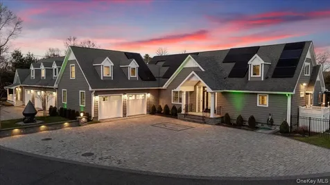 19 W Tiana Road Hampton Bays NY 11946