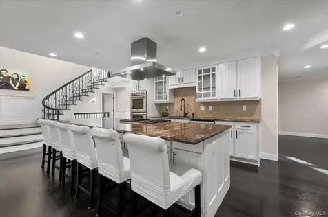 19 W Tiana Road Hampton Bays NY 11946