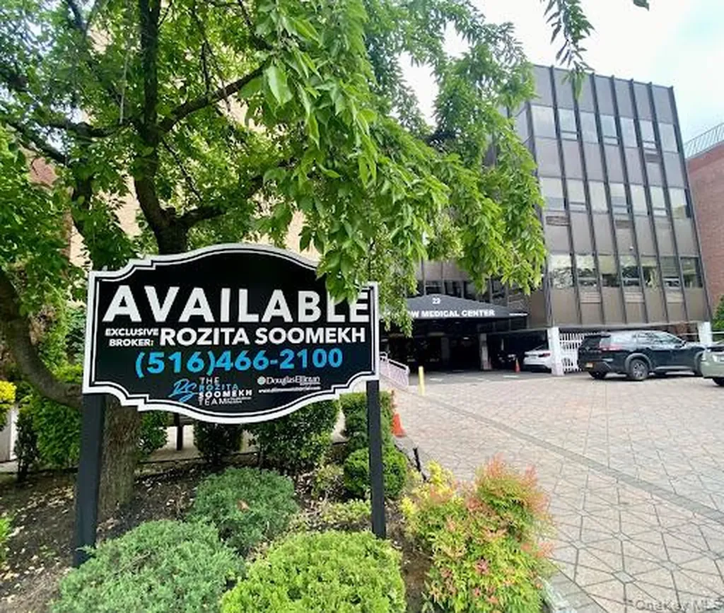 29 Barstow Great Neck NY 11021