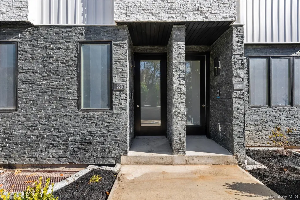 5 Valley Way Spring Valley NY 10977