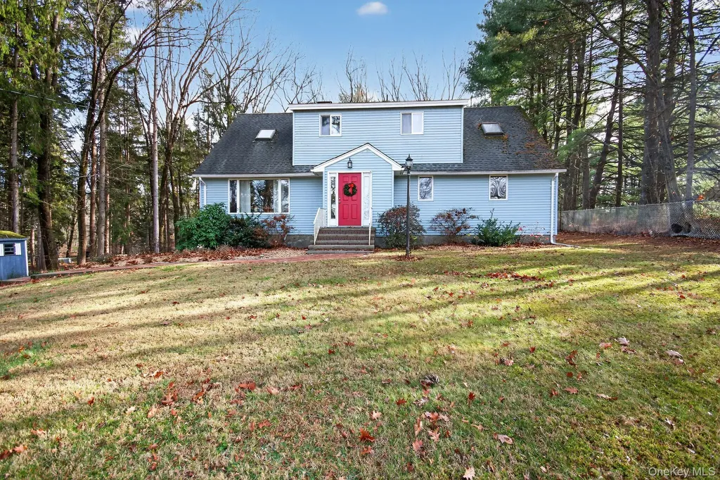 4 Carlyle Road Hyde Park NY 12538