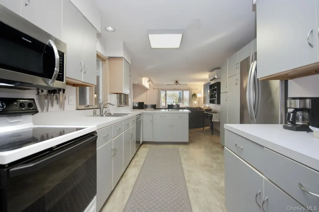 4 Carlyle Road Hyde Park NY 12538