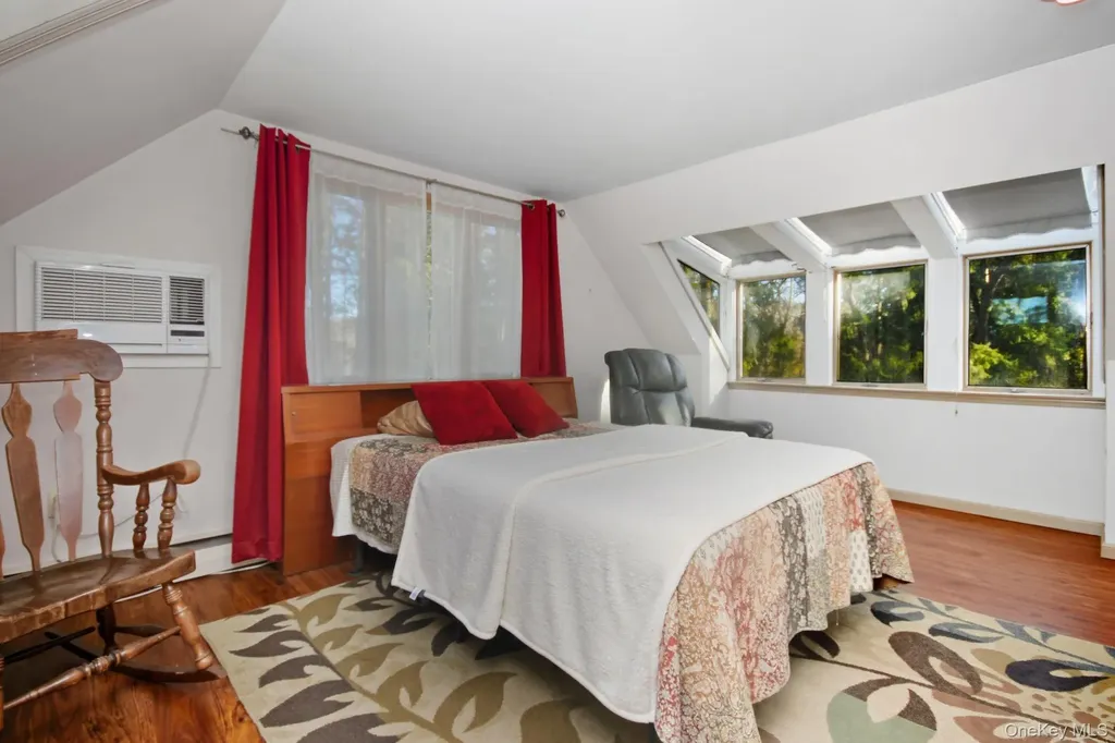 4 Carlyle Road Hyde Park NY 12538