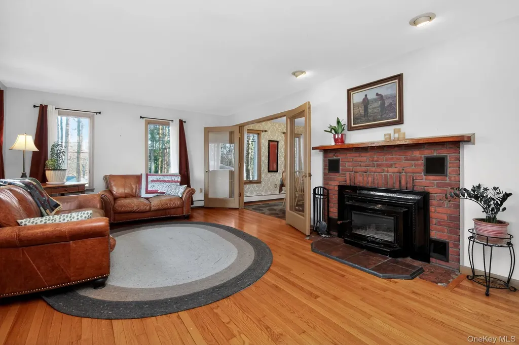 4 Carlyle Road Hyde Park NY 12538