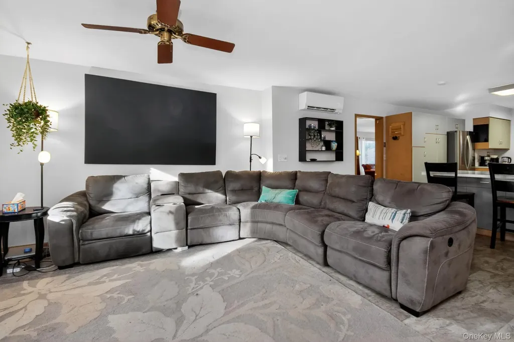 4 Carlyle Road Hyde Park NY 12538