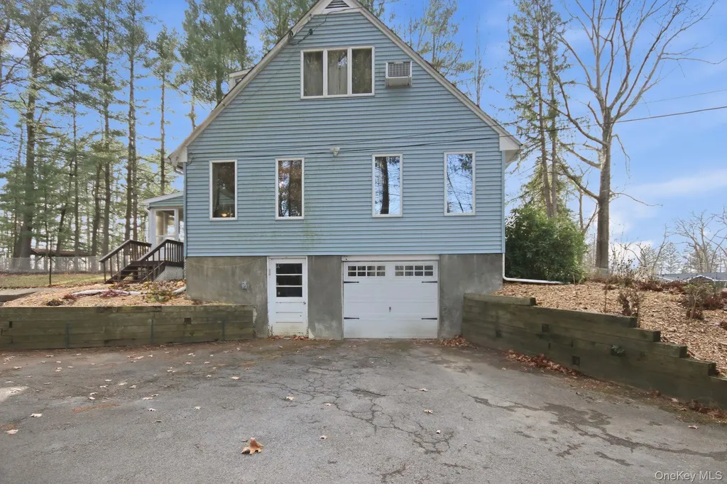 4 Carlyle Road Hyde Park NY 12538