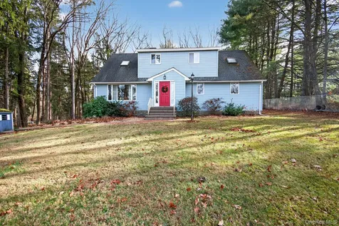 4 Carlyle Road Hyde Park NY 12538