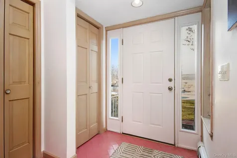 4 Carlyle Road Hyde Park NY 12538