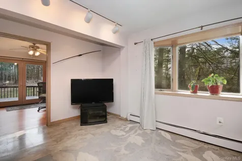 4 Carlyle Road Hyde Park NY 12538