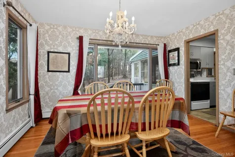 4 Carlyle Road Hyde Park NY 12538