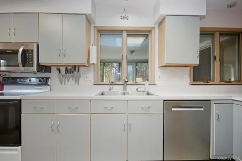 4 Carlyle Road Hyde Park NY 12538