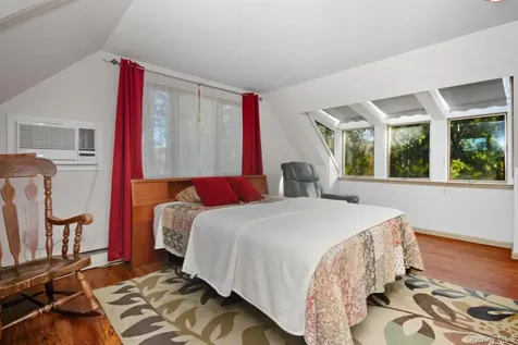 4 Carlyle Road Hyde Park NY 12538