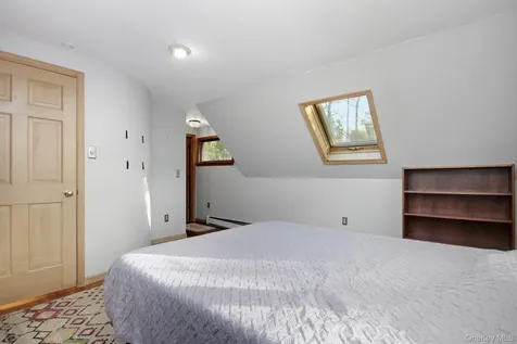 4 Carlyle Road Hyde Park NY 12538