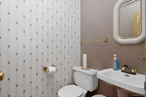 4 Carlyle Road Hyde Park NY 12538