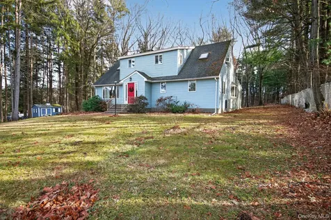 4 Carlyle Road Hyde Park NY 12538